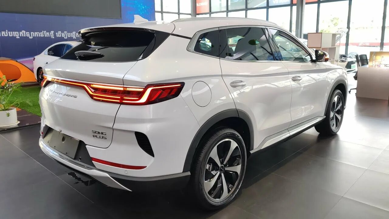 Byd plus гибрид. BYD Song Plus flagship 2022. BYD Song Plus ev 2022. BYD Yuan 2022. BYD Tang 2022 гибрид.