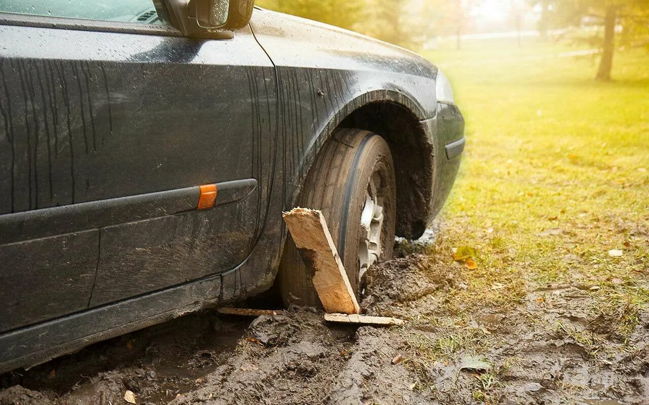 Что будет если машина будет долго стоять. Что будет если машина будет долго стоять. Машины которые давно стоят. Машины воткнутые в землю. Инфографика водитель.