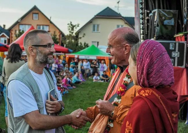 ЕС Индрадьюмна Свами. Индрадьюмна Свами фото. Индрадьюмна Свами в Омске. Кавичандра Свами.