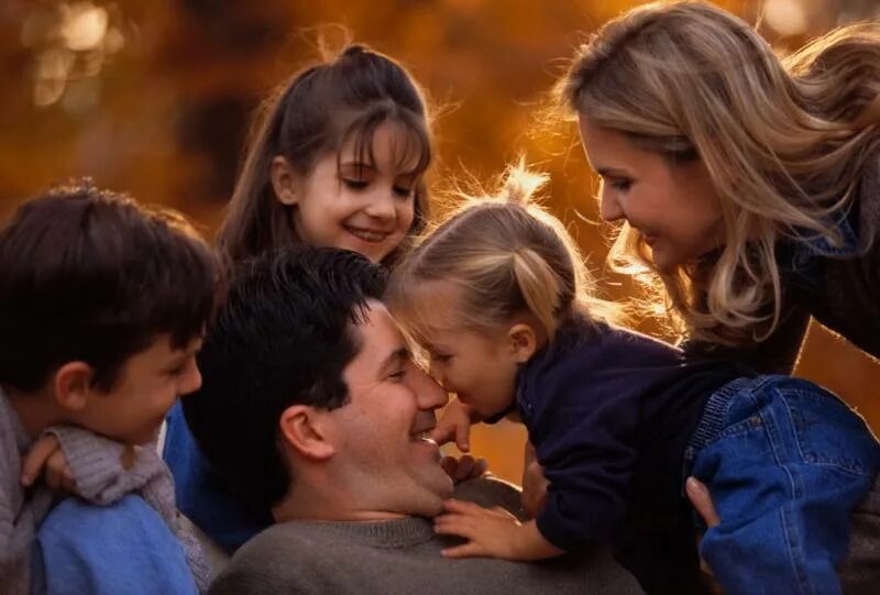 Семья несколько поколений. Большая счастливая семья. Большая семья. Несколько поколений. Расширенная семья.