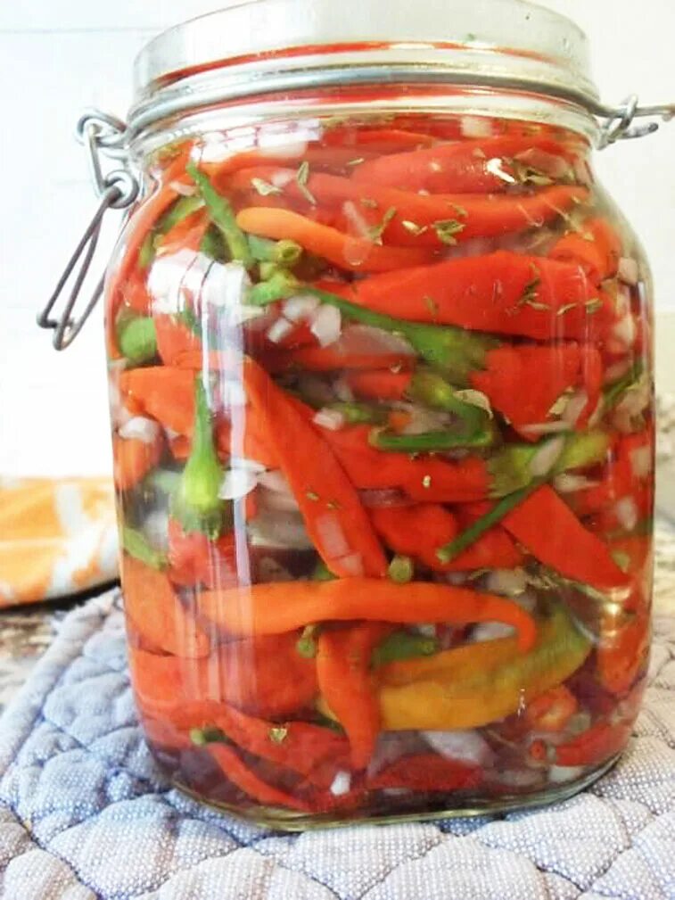 Консервированный горький перец. Горький стручковый перец. Мариновка горького перца. Консервированный горький перец. Рецепт горького перца на зиму.