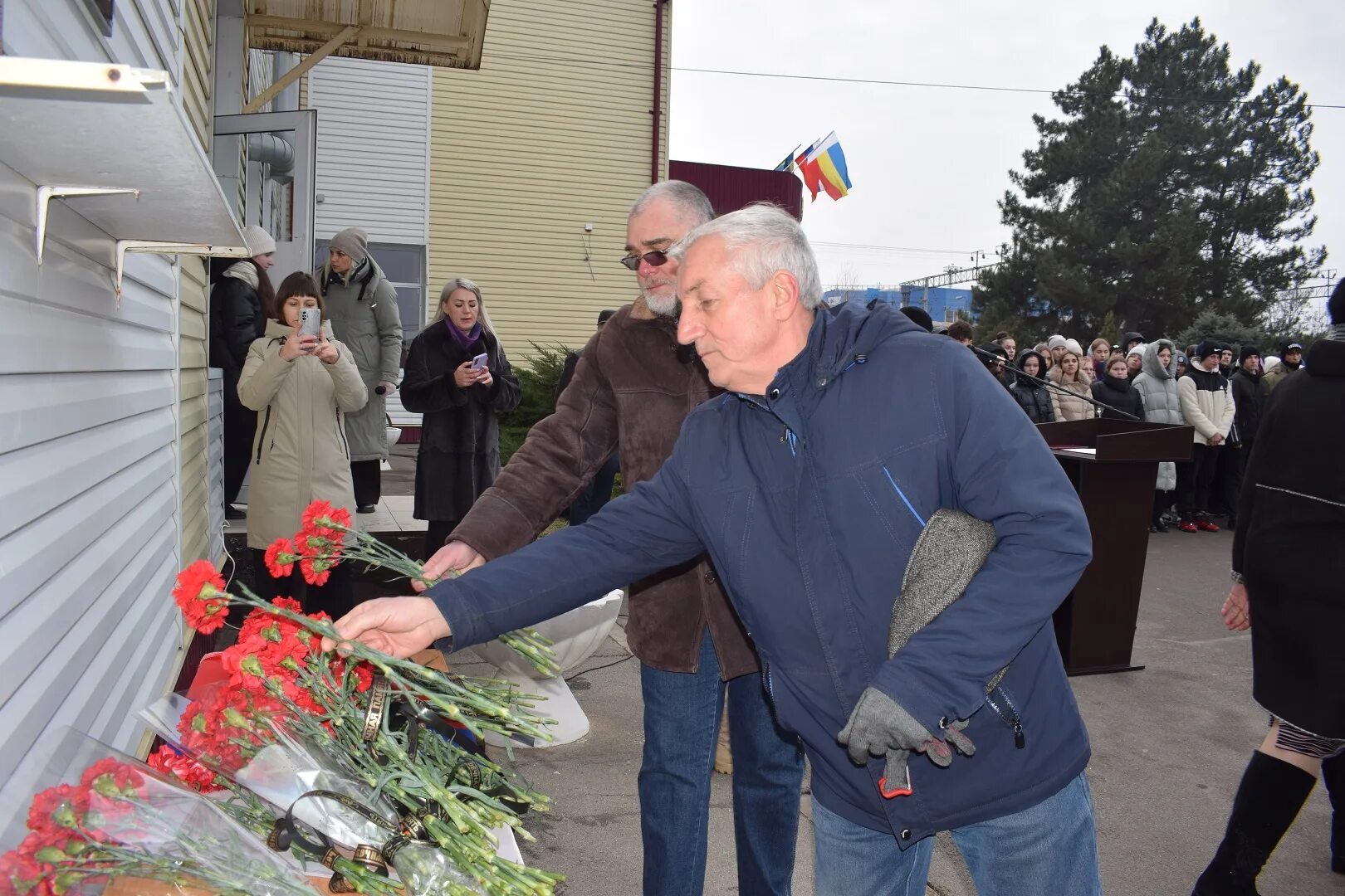 Сальские новости сальске. Мемориальные доски погибшим на Украине. Мемориальная доска погибшим в сво.