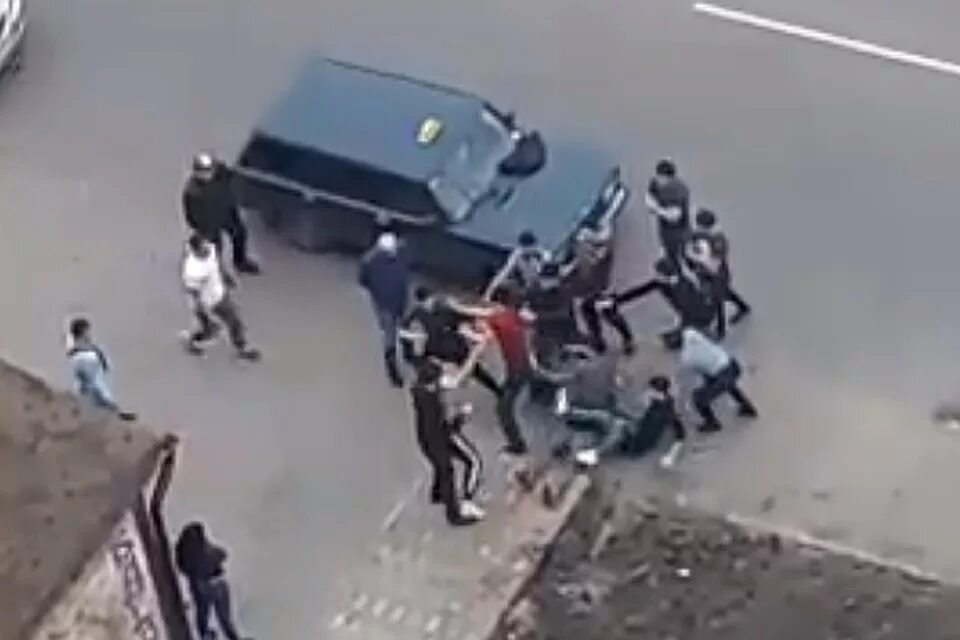 Массовая драка в азнакаево. Драка в рубине пенза мобилизации. Массовая драка в азнакаево. Массовая драка в воронеже вчера. Справила нужду происшествия.