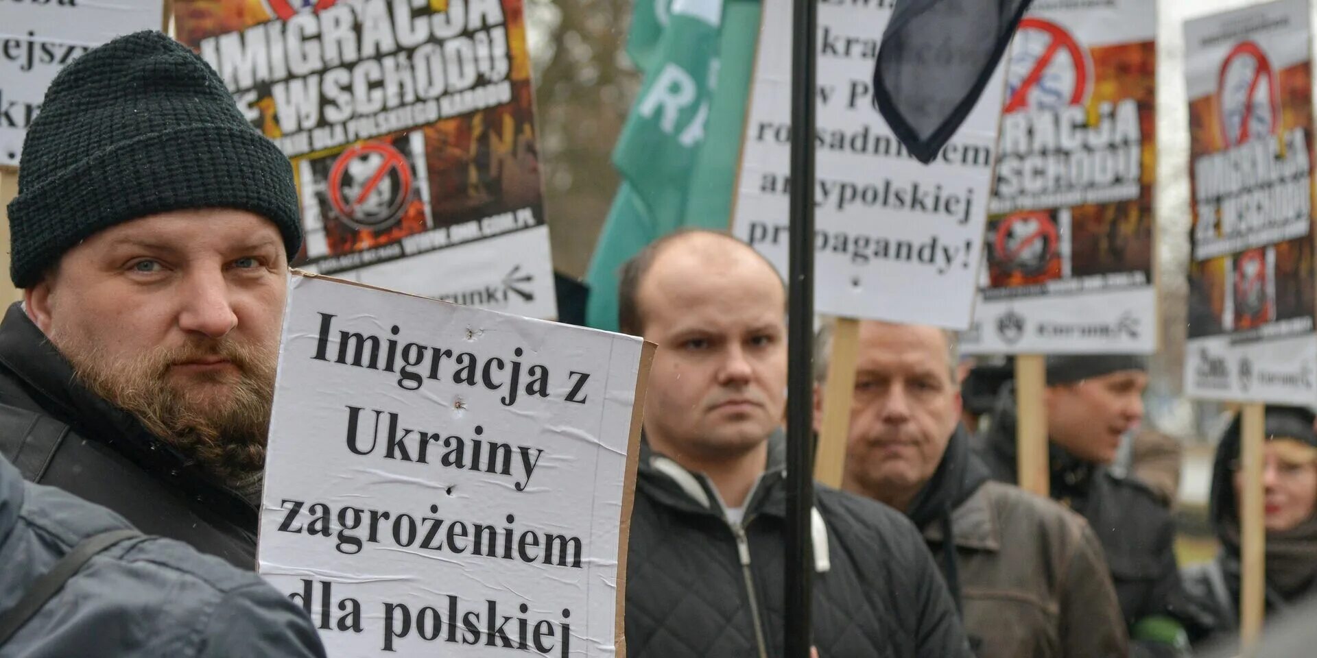 Против западной украины. Поляки ненавидят украинцев. Поляки против Хохлов. Украинские рабы в Польше.