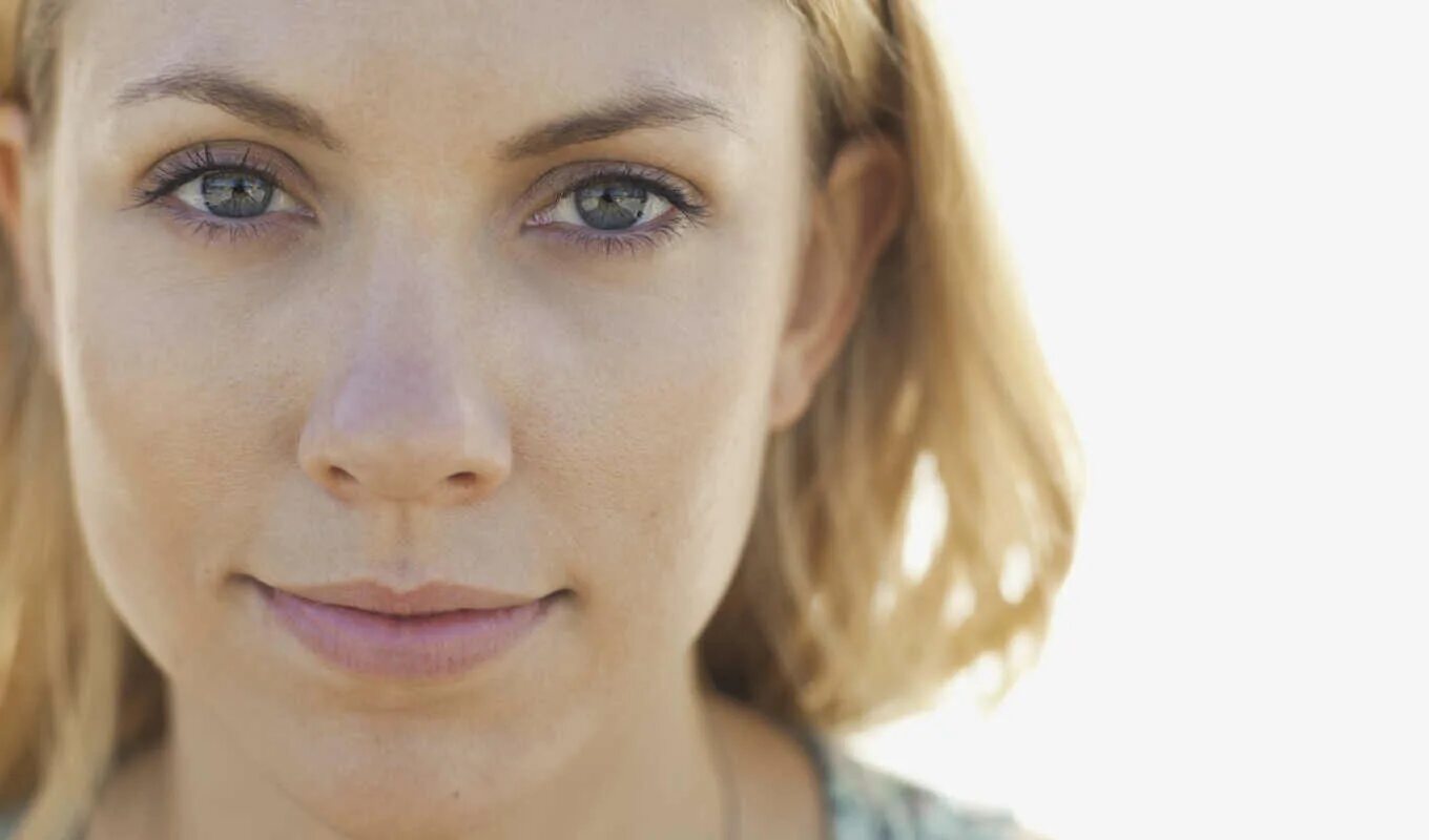 Задумчивый человек девушка губы. Девушка со сжатыми губами. Чувственные губы. Девушка поджимает губы. Девушка поджимает губы.