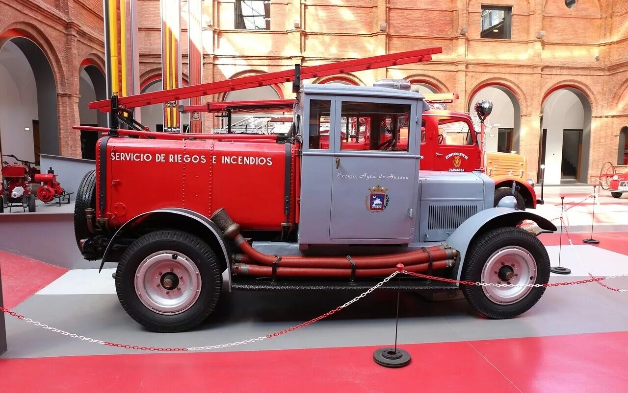 Пожарный автомобиль куплю. Fiat 621 пожарная машина. Пожарная машина Вандерберг 1901. ГАЗ 66 пожарный. Metz пожарная машина.