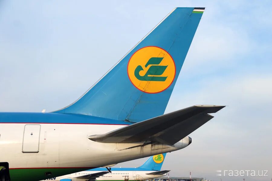 Uzbekistan airways рейсы. Самолет Узбекистан. Uzbekistan Airways. Краснодар Узбекистан самолет. Малая Авиация Uzbekistan Airways.