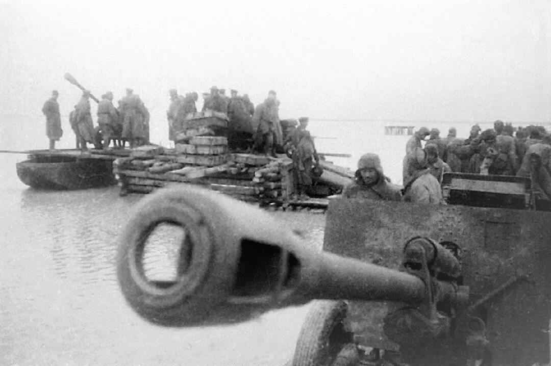 Форсирование сиваша. Битва за крым 1944. Форсирование сиваша в 1943 году. Переправа сиваш 1944. Переправа через сиваш 1944.