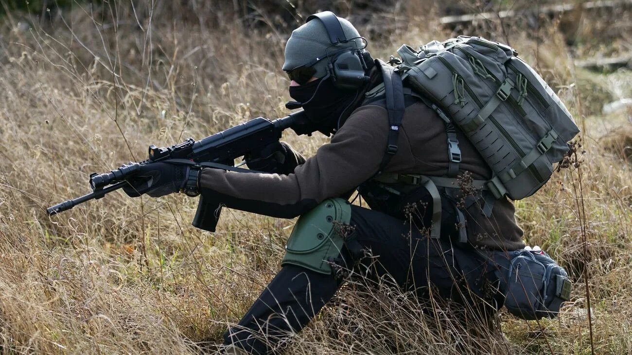 Варриор ассаулт. Тактика фото. Тактика фото. Стич профи боец спецназа. Спецназ ссо в лесу.