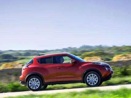 Nissan красный