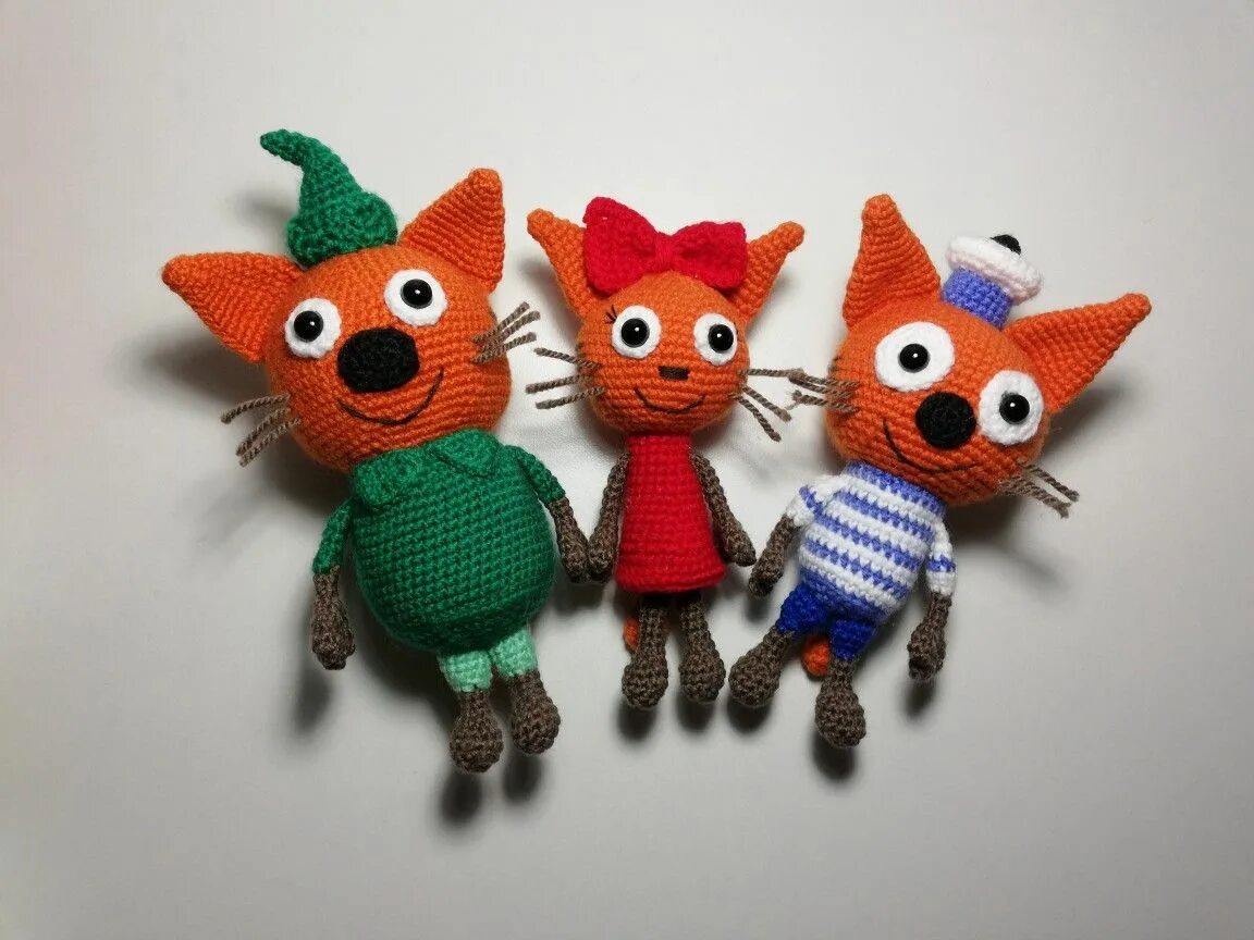 Три кота Коржик Карамелька. Коржик Карамелька и компот игрушки. Три кота Карамелька и компот игрушки.