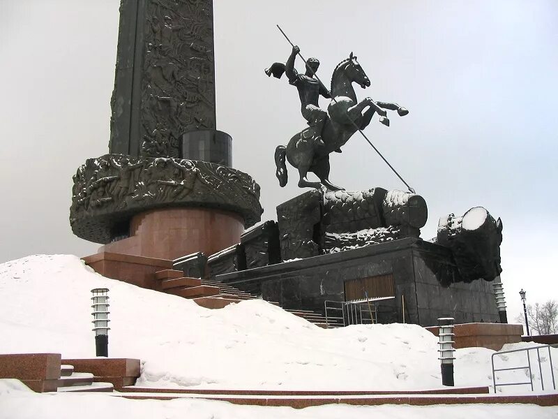 Памятник Георгию Победоносцу в Москве на Поклонной горе. Мемориальный комплекс на Поклонной горе в Москве Церетели. Памятник победы на горе