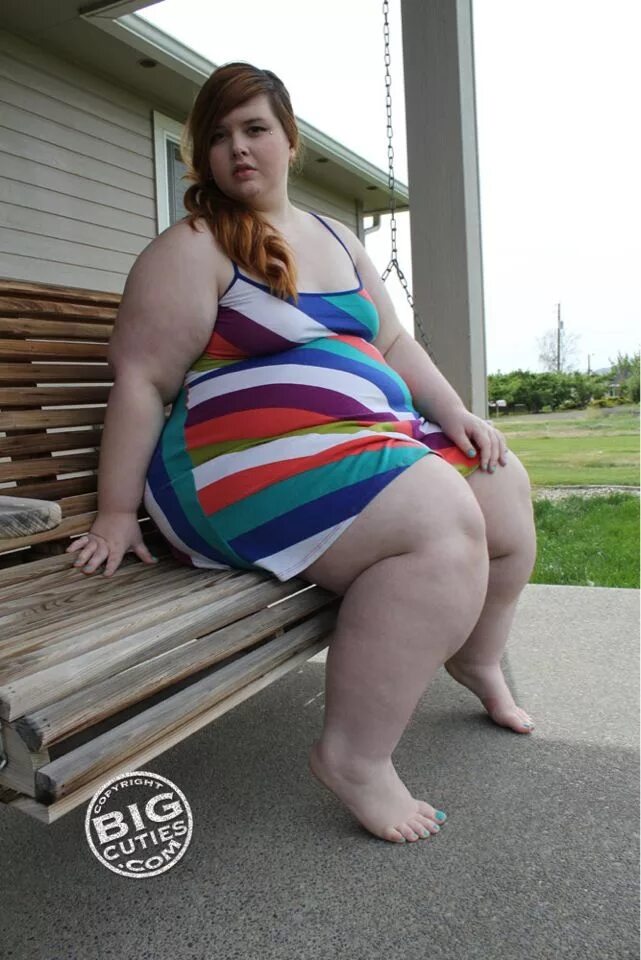 Мега толстухи. Самые жирные молодые девушки. Толстенькие ноги. Маленькая толстенькая женщина.