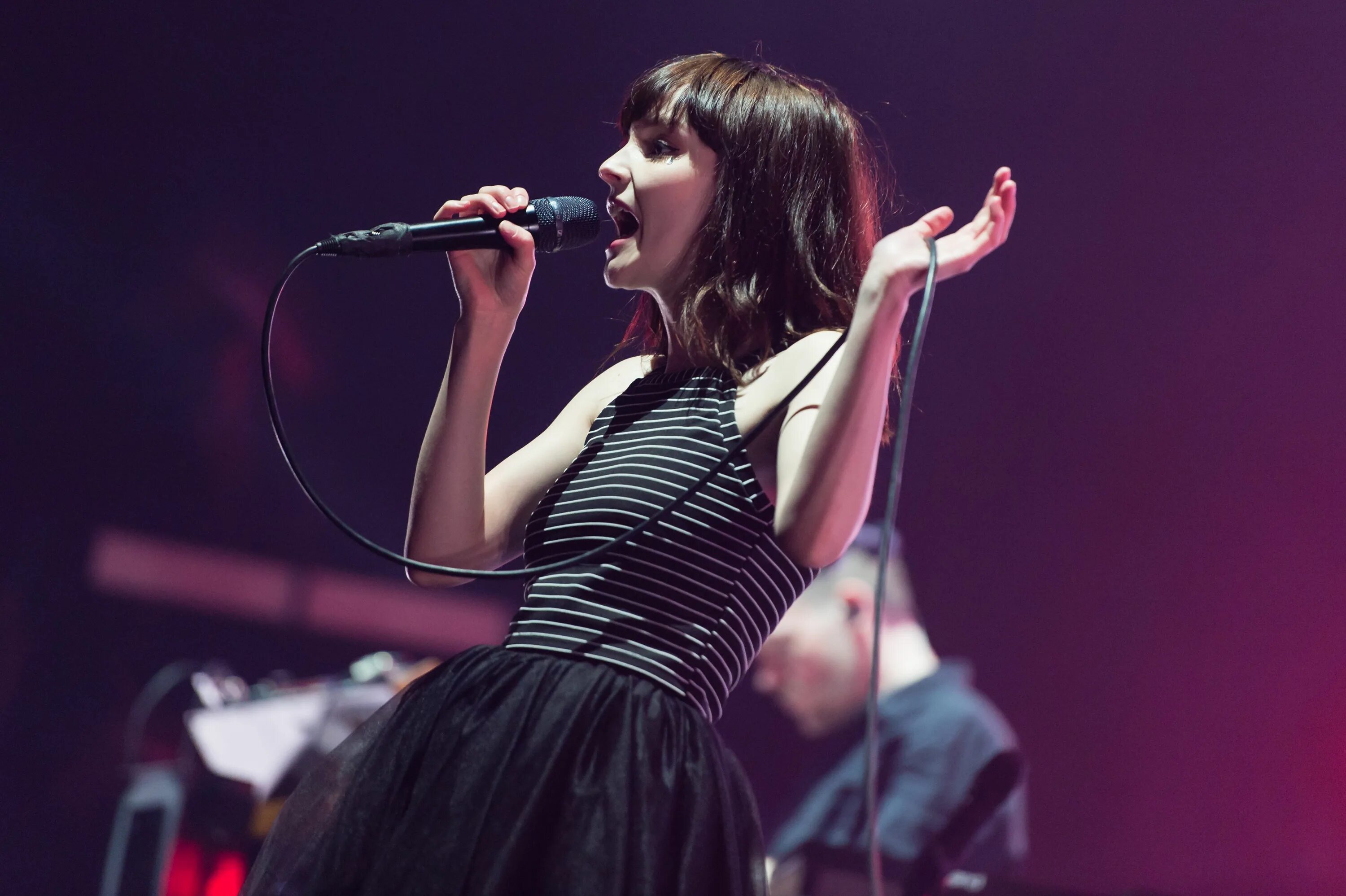 Chvrches британский музыкальный коллектив. Музыка chvrches. Chvrches британский музыкальный коллектив. Группа chvrches. Chvrches вокалистка.