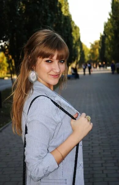 Номер телефона девочек. Девушка номер девушки. Девушку номер 19. Сербские красавицы. Девушка.