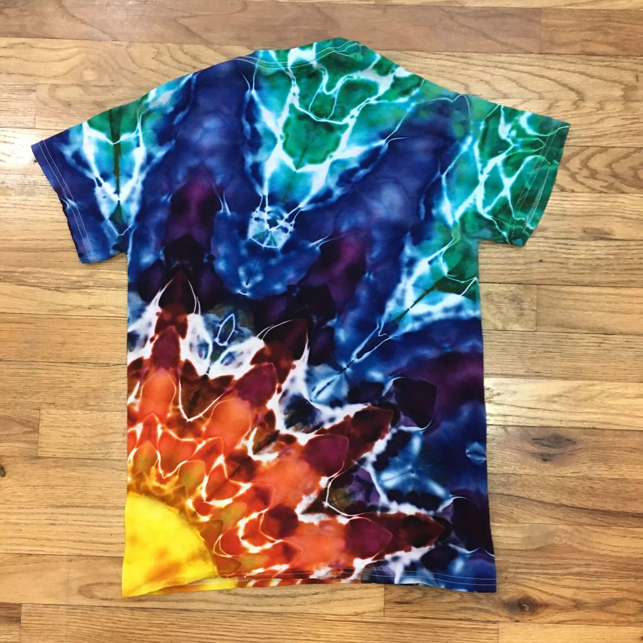 Техника Тай Тай. Техника Tie-Dye. Узелковый батик хиппи. Футболки в стиле узелковый батик.