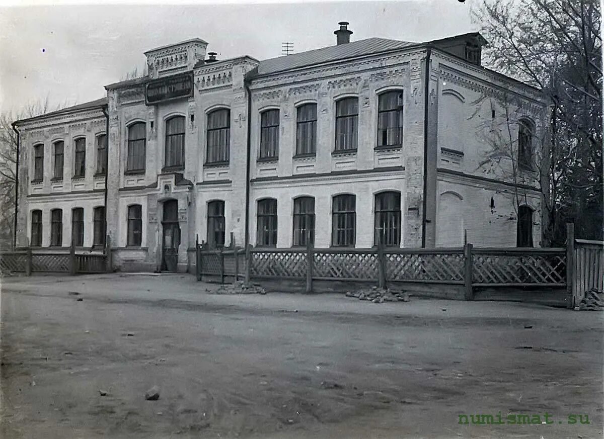 История школ перми. Школа 2 Пермь Советская 33 Пермь. 146 Школа Пермь старое. Школа 47 Пермь старое здание. Первая школа Пермь.