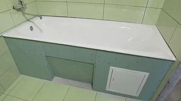 Гипсокартон Кнауф влагостойкий в ванной. Экран для ванной из гипсокартона. Экран под ванную из гипсокартона. Экран для ванны. Экран с нишей для ванны