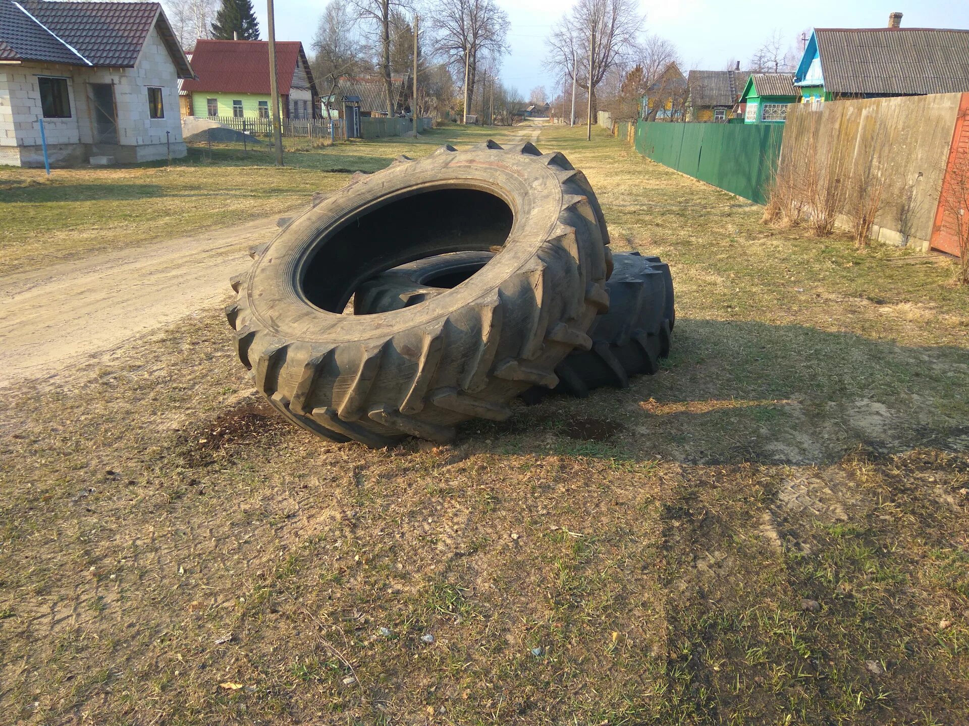 Купить тракторные колеса. Колесо от трактора МТЗ 80. Шина колесо от МТЗ 80. K700 трактор покрышка. Покрышка трактора 80.