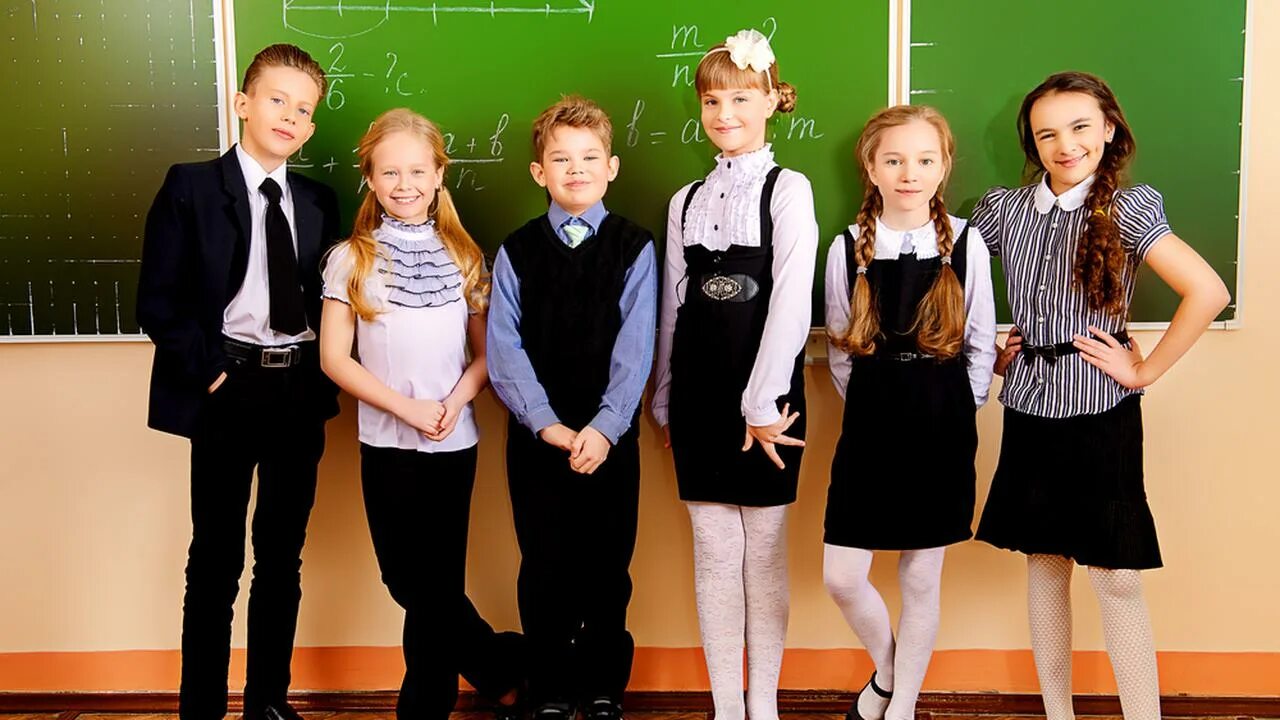 Фотосессия дети школа. Фотосессия со взрослыми детьми у школы. Дети идут в школу. 6 5 я хожу в школу. Я хожу в школу.