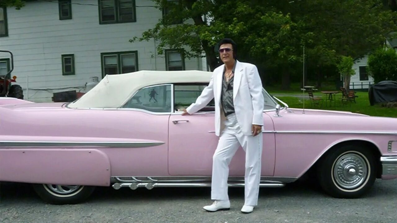 Песня первый мне свою машину подарил. Кадиллак Элвиса Пресли. Розовый Кадиллак Элвиса Пресли. Элвис Пресли машина. Машина Элвиса Пресли розовый Кадиллак.