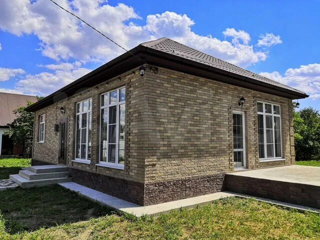 Одноэтажный дом на 5 сотках. Дома участки в краснодаре. Прикубанский краснодарского края. Прикубанский краснодарского края. Коттедж.