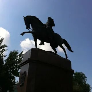 Самый большой конный памятник