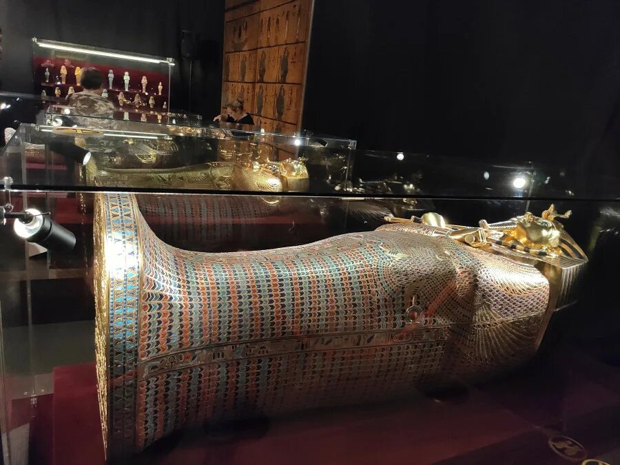 железный кинжал тутанхамона. тутанхамон ювелирный. золото гробницы тутанхамона. золотой саркофаг тутанхамона. сокровища гробницы тутанхамона маска тутанхамона.