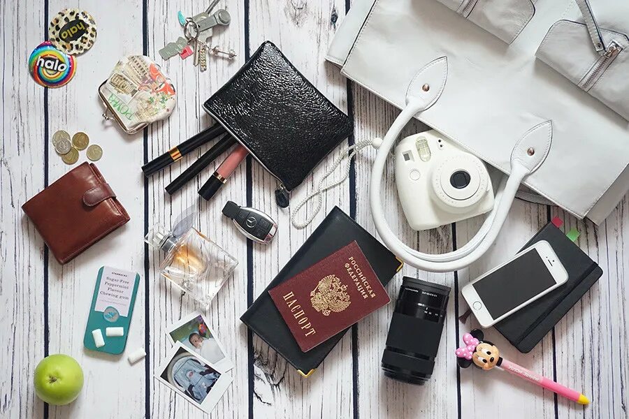 Девка и разные предметы. Предметы эстетика подростка. Девка и разные предметы. Девка и разные предметы. Старинные вещи.