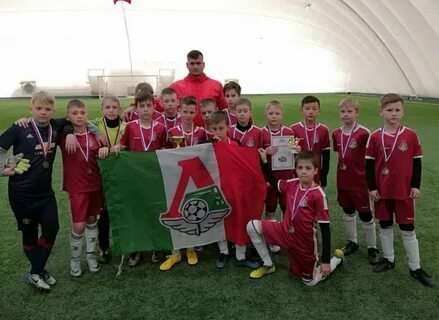 В футбольном турнире участвуют 35 команд