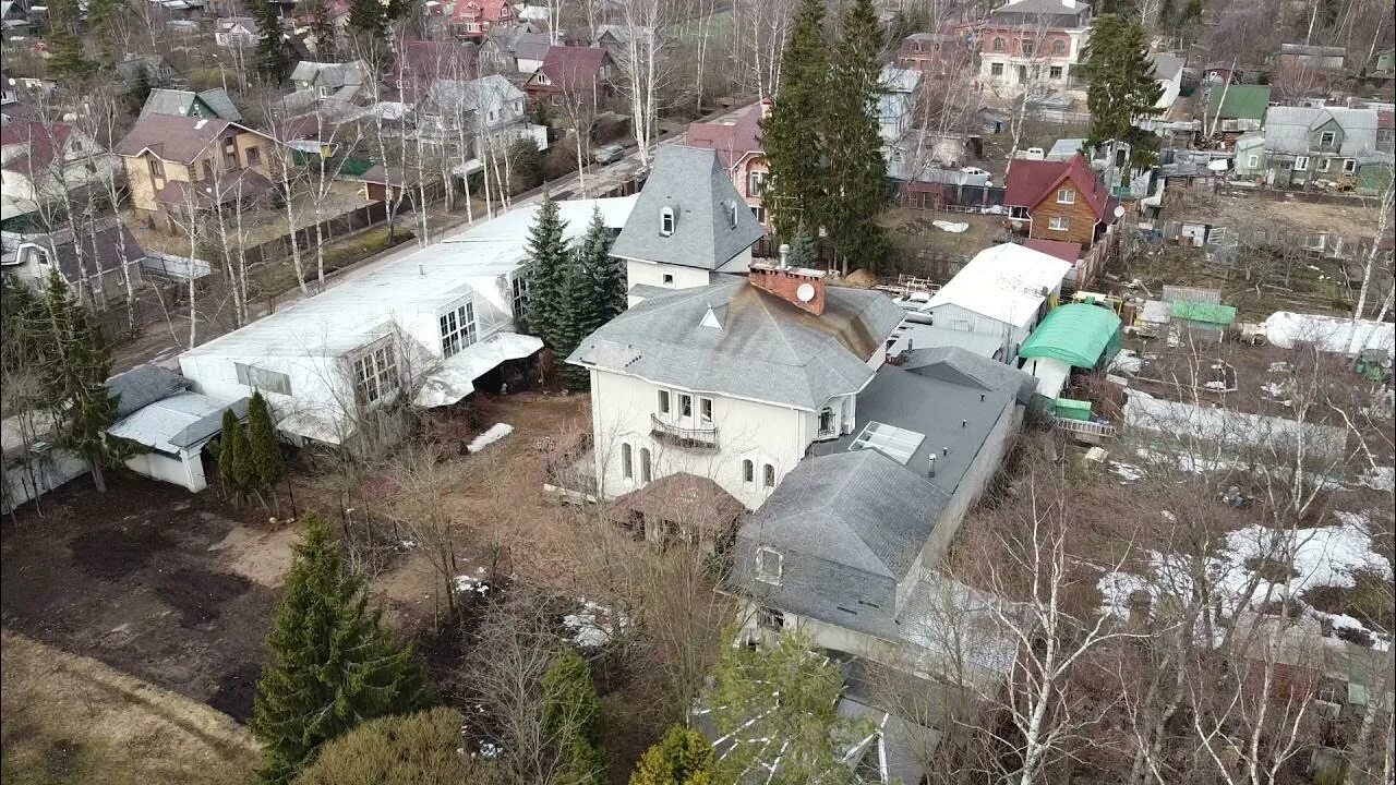 Вилла невзорова. Невзоров дом в лисьем носу. Дача невзорова в лисьем. У невзорова конфисковали имущество. Особняк невзорова в лисьем носу.