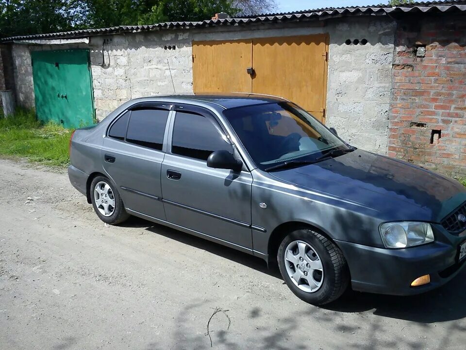 Accent Hyundai тонированный 2005. Хендай акцент 2008 в тонированный. Хендай акцент тонированный. Хендай акцент 2004 тонированный.