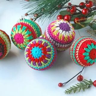 Связанные елочные игрушки