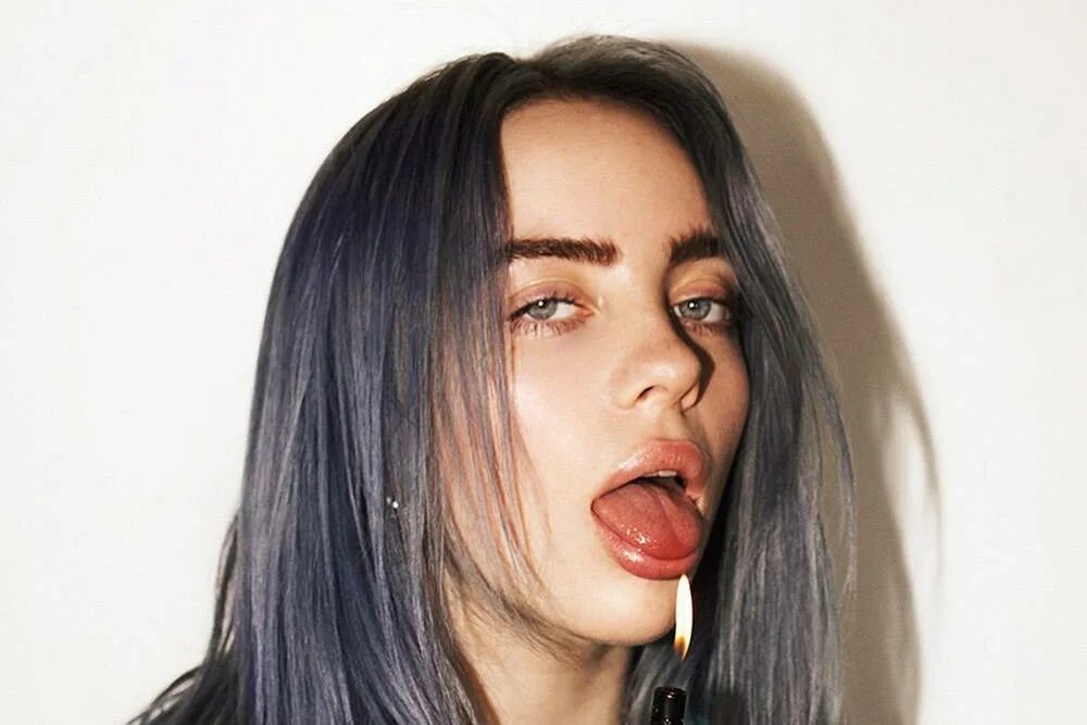 Billie eilish ilomilo mbnn. Билли айлиш с черными волосами 2025. ilomilo billie eilish. billie eilish vogue 2025.