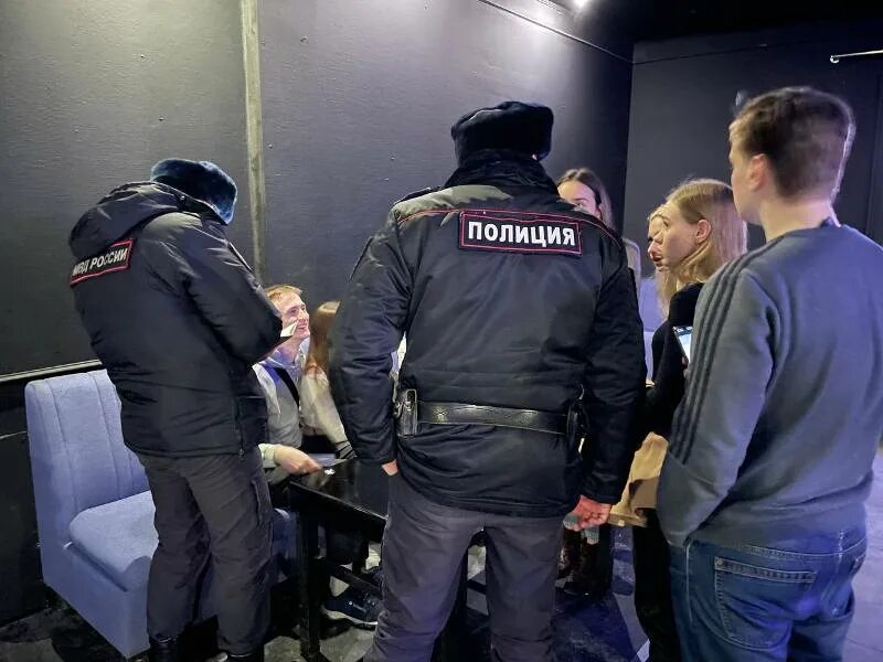 С парада на дежурство: состоялся гарнизонный развод сотрудников полиции Екатерин