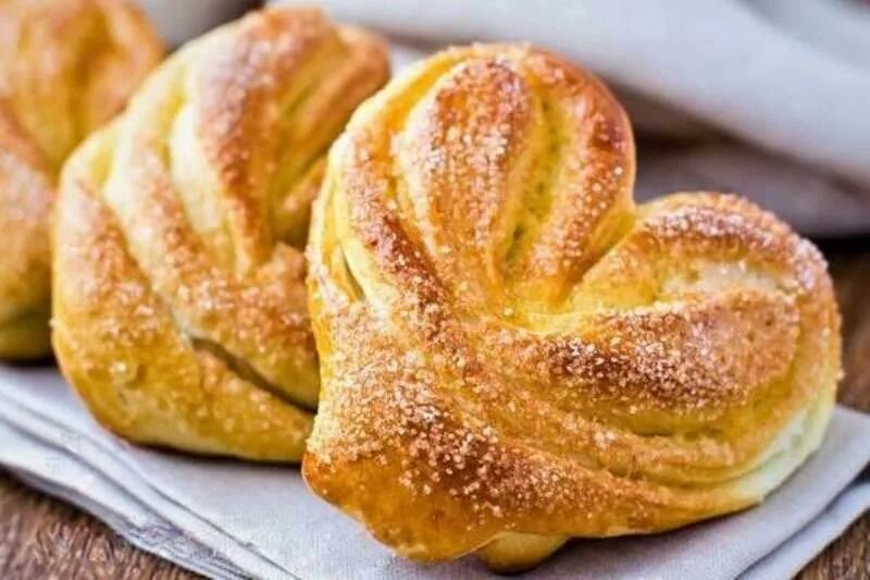 Булочка московская плюшка. Этикетки для булочек. Булочка плюшка. Плюшки с сахаром. Плюшки плюс.