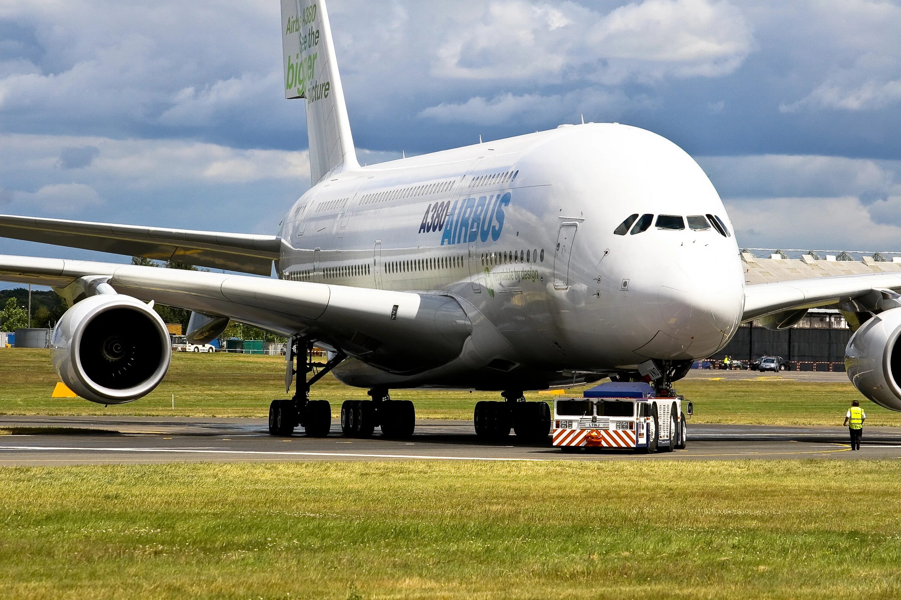 Airbus a380: Аэробус пассажирский. Боинг 777 двухпалубный. Эйрбас 380. A380 Airbus грузовой.