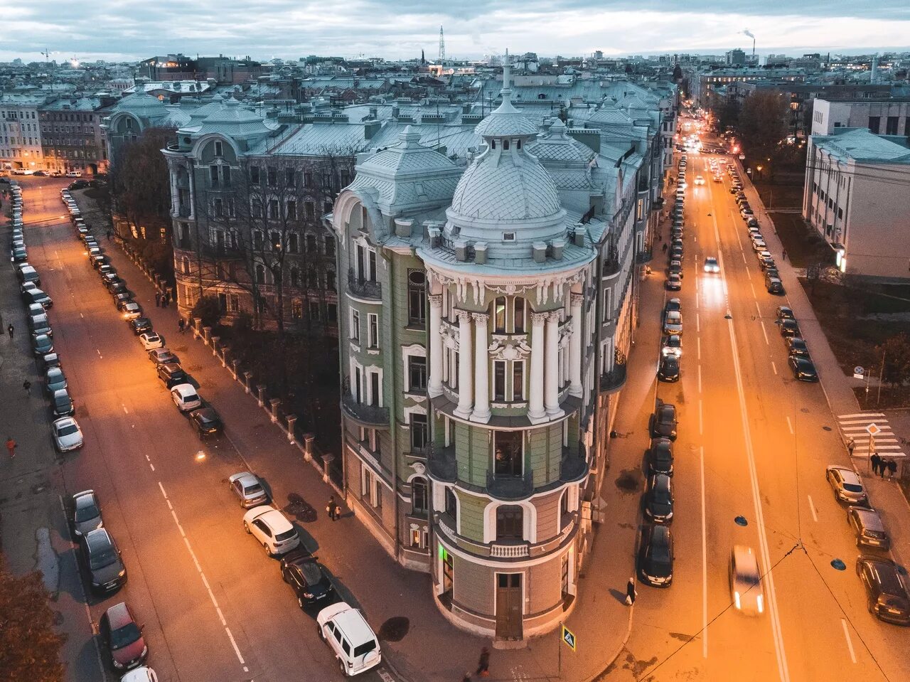 Спб центральное. Доходный дом Колобовых Санкт-Петербурге. Петроградка Санкт-Петербург. Доходный дом Колобовых. Ул. Ленина, 8.. Петроградка в Питере.