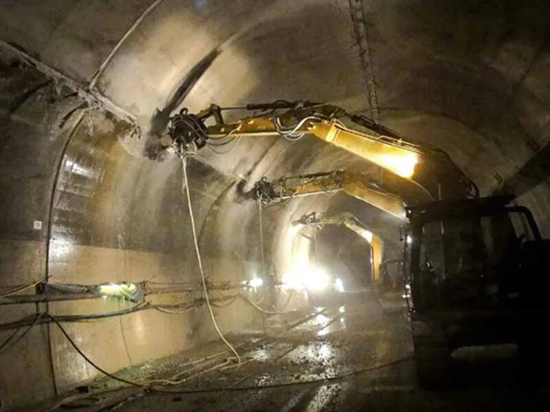 Подземные работы. Шахта тау-тона юар. Подземные работы список. Подземная разработка месторождений. Талнах шахты забой.