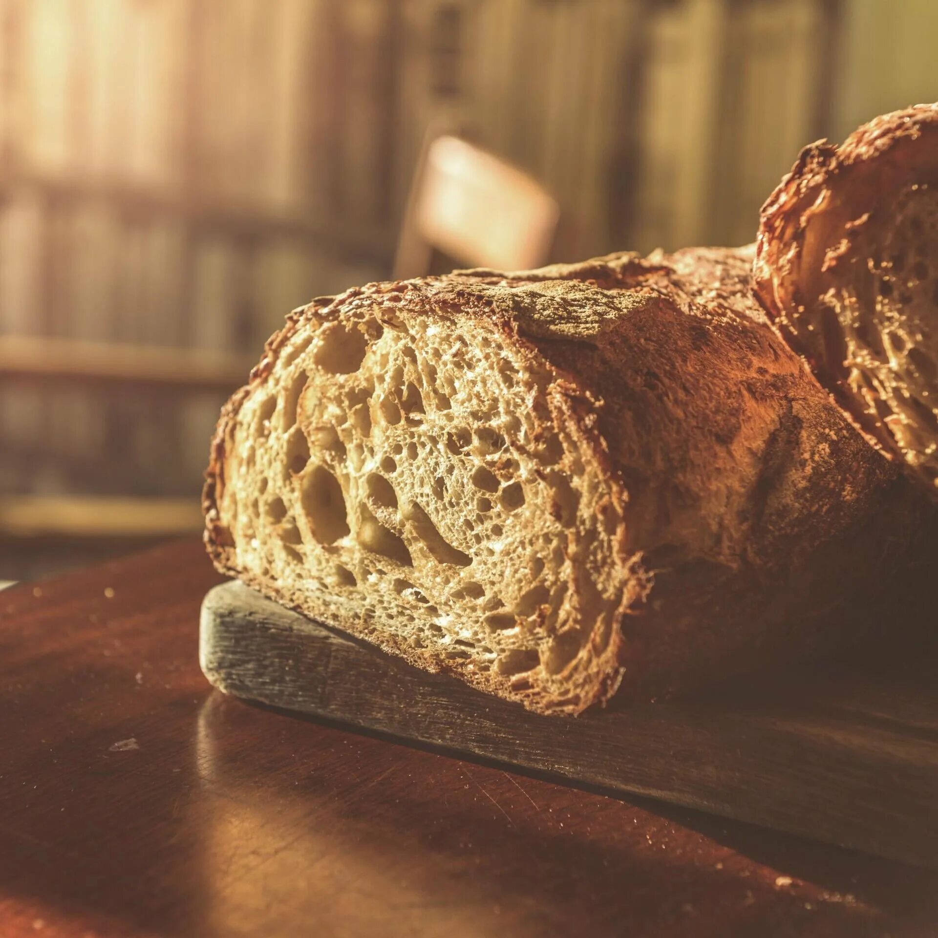 Сон большой хлеб. Белый хлеб. Хлеб. Много хлеба в руках. Toasted bread.
