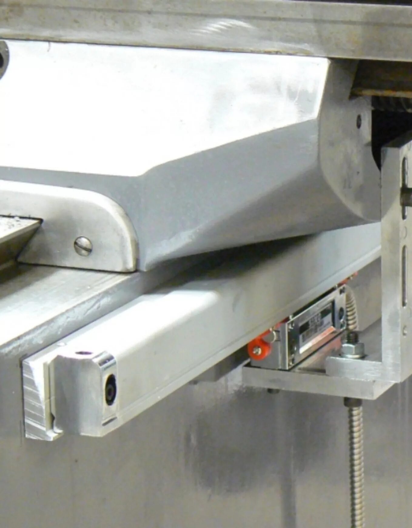 Установка линейки. Уци магнитные линейки. Уци на токарный станок. Линейка оптическая sgc-6t 370. Установка линейки.