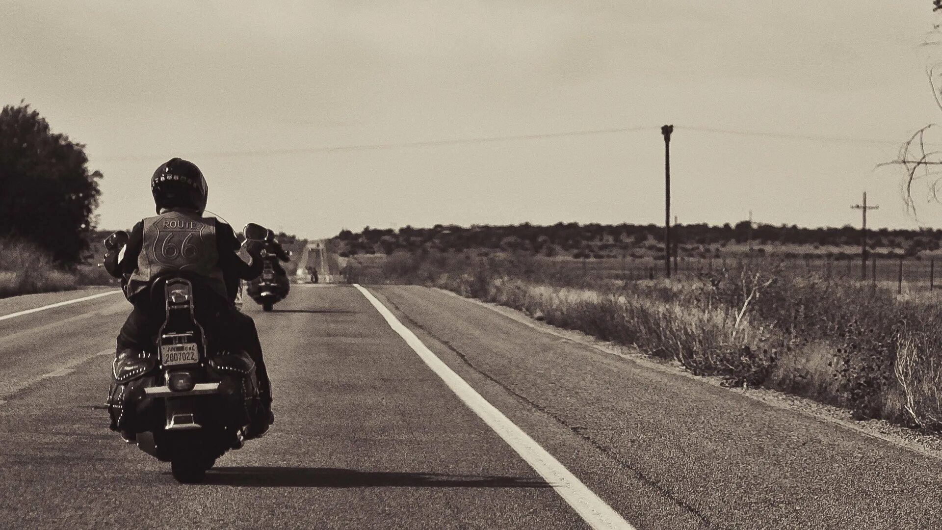 Дорога горы мотоцикл. Route 66 мотоцикл. Байкер на дороге. Мотоцикл на фоне заката. Мотоциклист.