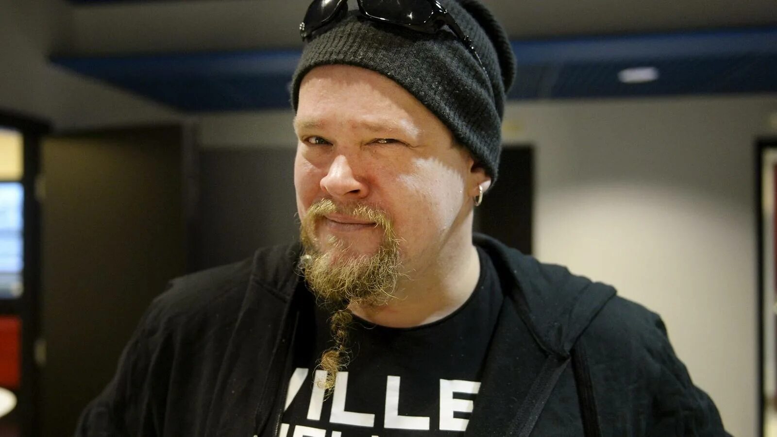 Актер вилле хаапасало. Финский артист хаапасало. Ви́лле ю́хана ха́апасало. Финский артист вилле хаапасало. Вилле хаапасало 2023.