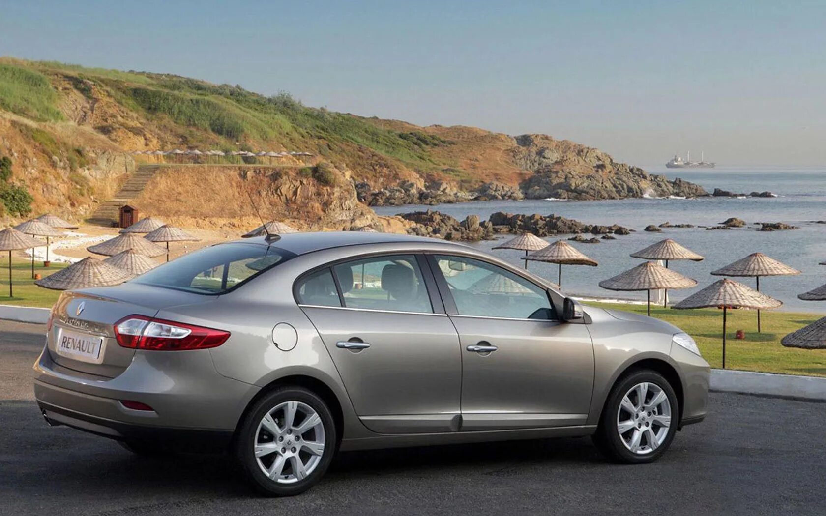 опель астра 2012 сеседан. рено флюенс седан. 8 механика. Chevrolet cruze j300. авто седан механика.