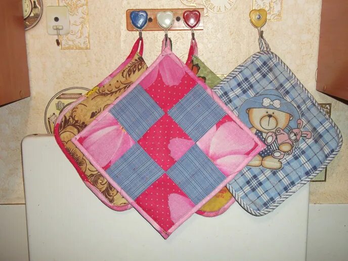 прихватка 5 класс. сувенирная прихватка. лоскутное шитье прихватки. прихватка-варежка e279814. технология пошива прихватки.