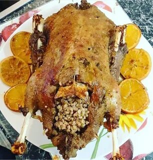 Утка с гречкой и яблоками