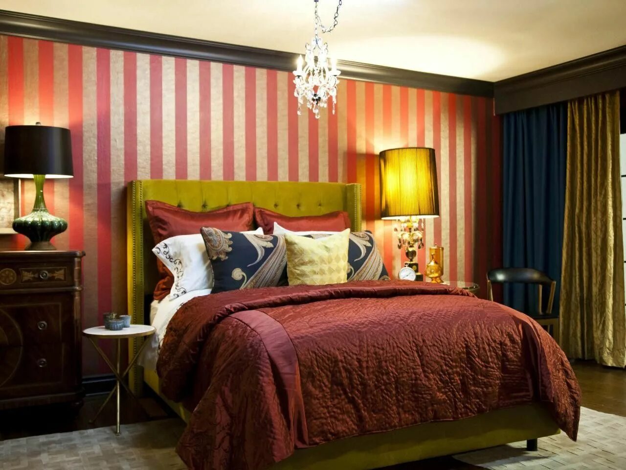 Сочетание бордового цвета в интерьере спальни A Rainbow of Monochromatic Colors: 20 Décor One-Color Wonders Purple bedroom des