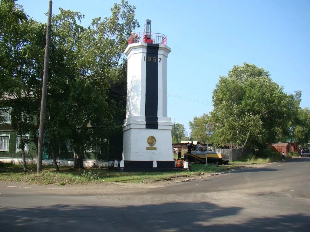 Г николаевск на амуре хабаровского. Маяк в городе Николаевск-на-Амуре. Маяк Николаевск на Амуре. Памятник Маяк в Николаевске на Амуре. Посёлок Маяк Хабаровский край.