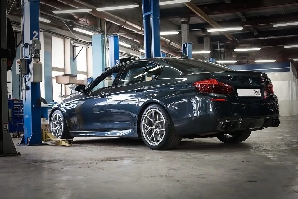 F10 30. Bmw m5 f10. bmw f30 занижение -30. bmw f10 занижение. bmw f30 занижение -20.