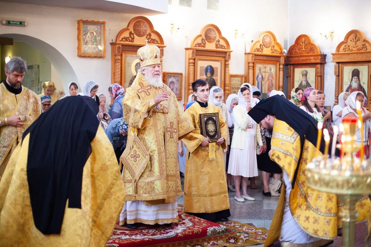 Иверский монастырь самара внутри храм. Самарская церковь ехб преображение. Храм архангела михаила (самара). Тольятти. Церковь преображение самара.